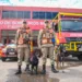 O terceiro-sargento Arryson Oliveira e o sargento Juliano Elias Pereira posam junto aos animais. Foto: Diego Gurgel/Secom
