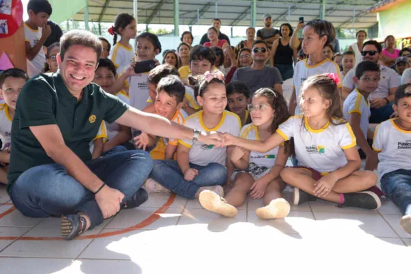 Gladson Cameli reafirma compromisso com educação e continuidade do programa Prato Extra