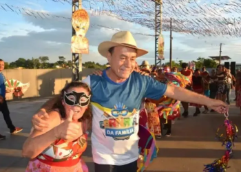 Prefeito Bocalom cai na folia no Carnaval da Família 2023