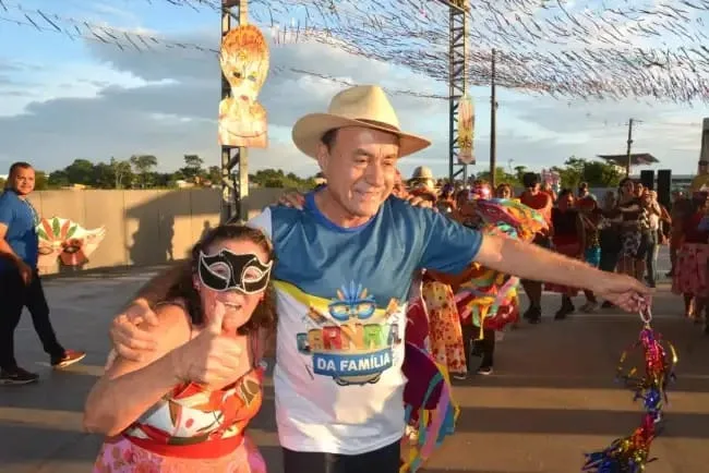 Prefeito Bocalom cai na folia no Carnaval da Família 2023