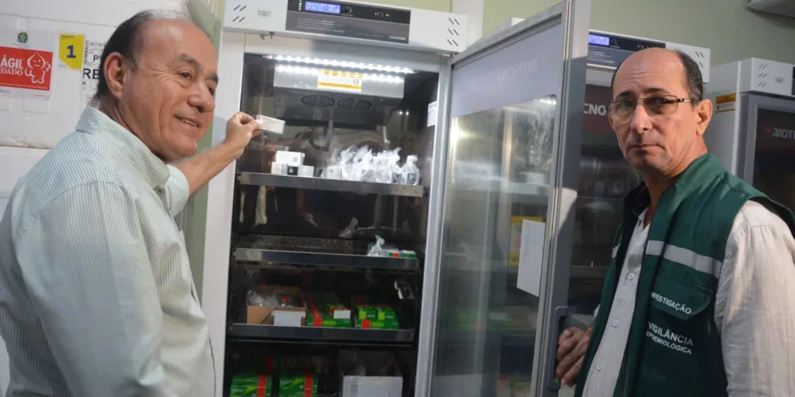 Prefeitura inicia distribuição de vacina bivalente em 11 URAPs e na Policlínica Barral y Barral