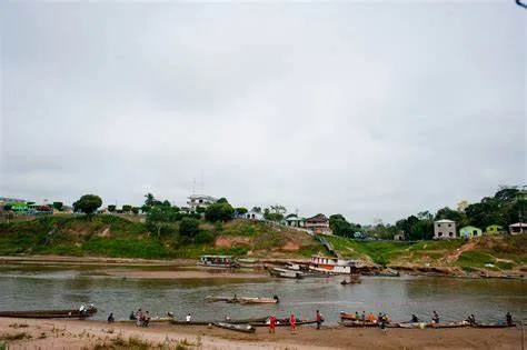 Criança de 6 anos morre após colisão entre canoas no interior do Acre