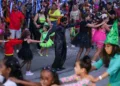 Em ritmo de folia, crianças se divertem no Baile Infantil no Carnaval da Família
