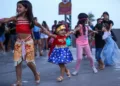 Em ritmo de folia, crianças se divertem no Baile Infantil no Carnaval da Família
