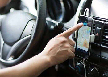 Trio sequestra motorista de app, rouba carro e usa veículo para ataque criminoso em Rio Branco