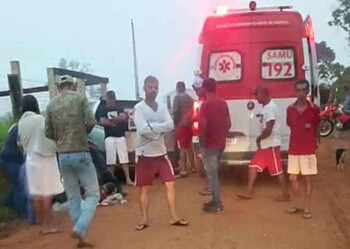 Na fronteira, homens ficam gravemente feridos durante colisão entre moto e carro em ramal