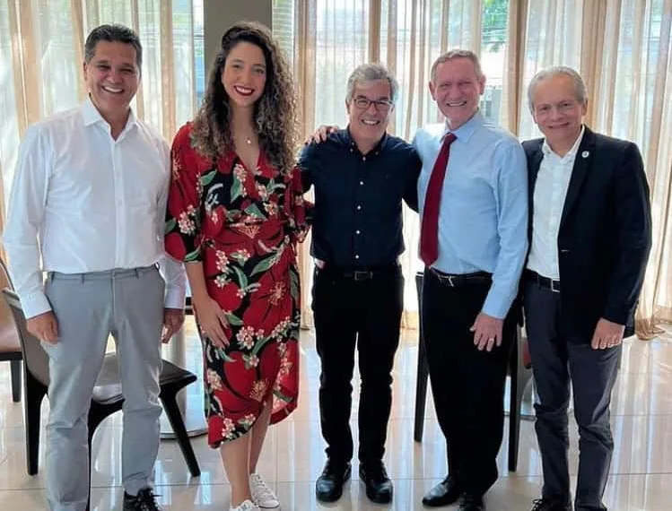 O vice-governador do Espirito Santo, Ricardo Ferraço, a vereadora de Vitória (ES), Karla Coser (PT-ES), Jorge Viana (PT-AC),  o deputado estadual João Coser (PT-ES) e Angelim (PT-AC). (Foto: Arquivo Pessoal)