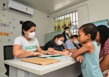 “A imunização é a principal estratégia de prevenção da saúde pública contra a covid”, disse Renata Quiles, coordenadora do PNI. Foto: Junior Aguiar/Sesacre