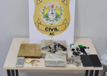 Polícia Civil prende sete pessoas e apreende armas, munições e drogas em Cruzeiro do Sul 