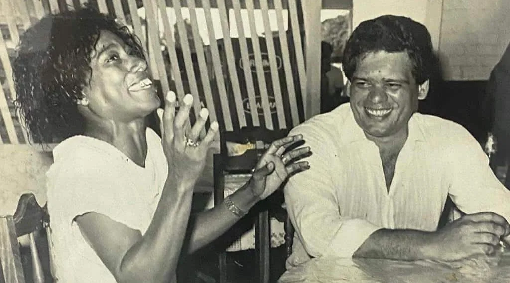 A foto, feita durante seu governo (1987-1990), é parte de uma reportagem que a jornalista fez no Acre, sobre a pavimentação da BR-364. Foto: Arquivo pessoal
