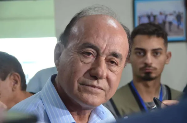 Bocalom anuncia aumento de quase 15% no salário dos professores da rede municipal de Rio Branco