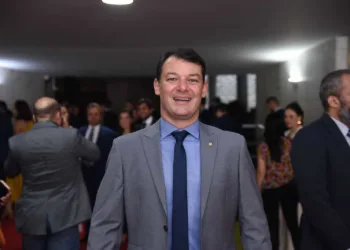 Roberto Duarte apresenta Projeto de Lei que inclui Mâncio Lima em Área de Livre Comércio