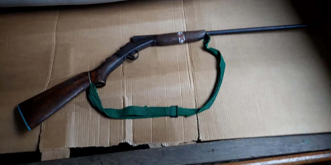 Homem mata o próprio filho com tiro no rosto enquanto ele dormia no sofá de casa