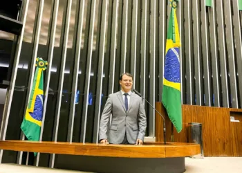 Roberto Duarte apresenta projeto de lei que permite que jovem tenha permissão para dirigir aos 16 anos