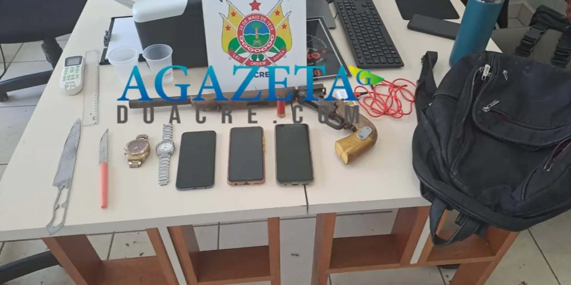 Dupla é presa após ser flagrada por policial à paisana durante assalto a ônibus na Sobral