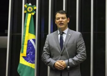De acordo com o texto, o Conselho Monetário Nacional deverá deliberar por unanimidade dos votos de seus membros sobre a fixação ou alteração das metas para a inflação e seus respectivos intervalos de tolerância.
