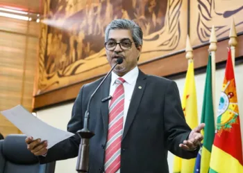 Deputado solicita ao TCE relatório sobre compra de livros e plataforma digital pela Secretaria Educação para auxiliar alunos do Enem