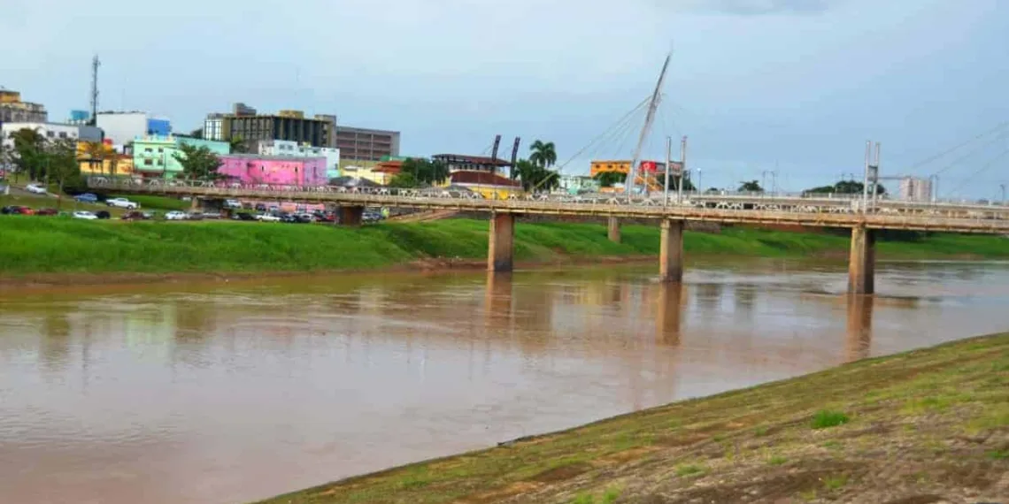 Rio Acre pode ultrapassar cota de alerta no Carnaval e atingir 12 bairros de Rio Branco, diz Defesa Civil