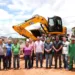 Jarude entrega escavadeira hidráulica no valor de R$720 mil à Prefeitura de Epitaciolândia