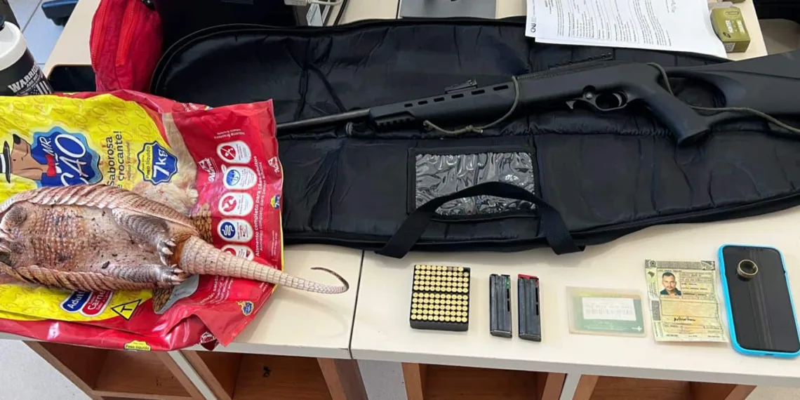Foragido é preso com arma de fogo, munições e animais silvestres em Rio Branco