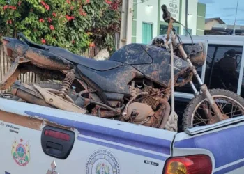 PM prende mulher por tráfico de drogas e recupera moto roubada no Acre