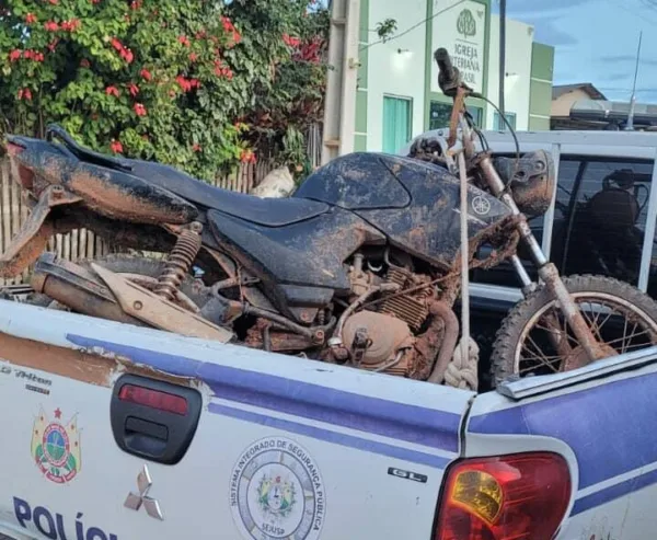 PM prende mulher por tráfico de drogas e recupera moto roubada no Acre