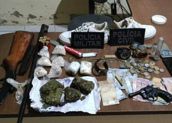 PM estoura ‘boca de fumo’ e apreende armas no Acre