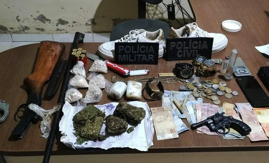 PM estoura ‘boca de fumo’ e apreende armas no Acre