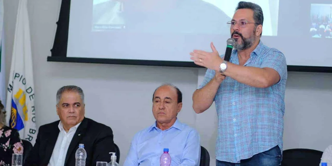 Bancada Federal acreana se reúne com vereadores e prefeito para tratar sobre implantação de aterros sanitários no Estado 