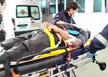 Motociclista invade ciclovia na Estrada do Calafate e atropela ciclista