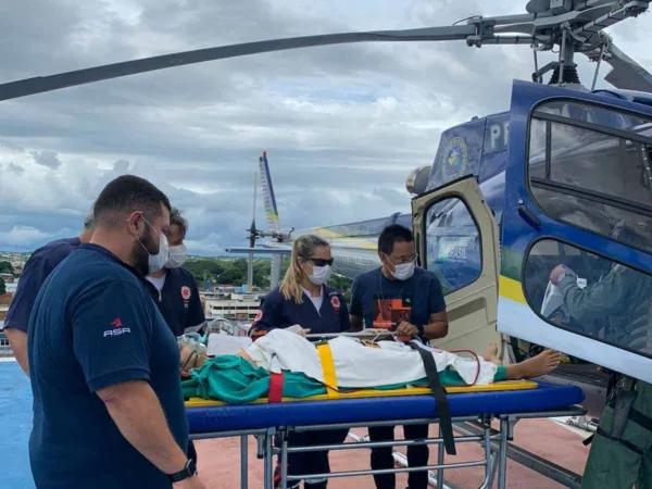 Adolescente baleado com tiro acidental de espingarda em Xapuri é resgatado de helicóptero