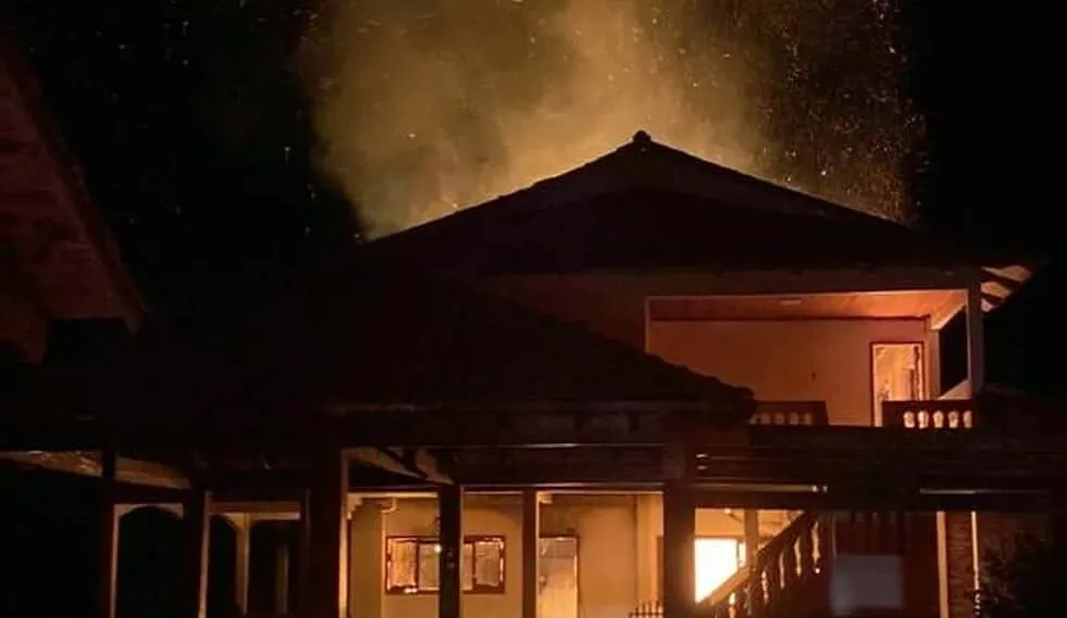 Na Vila do V, bandidos incendeiam casa na fazenda do ex-deputado Ney Amorim