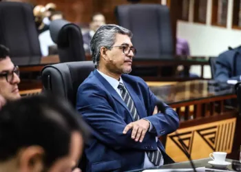'Isso é um cheque em branco', diz deputado sobre reforma administrativa do governo