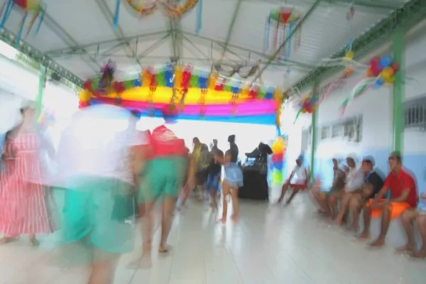 Hospital psiquiátrico promove baile de Carnaval como terapia para pacientes em Rio Branco