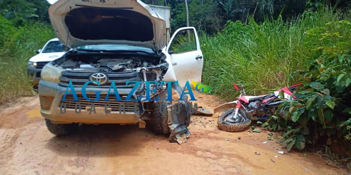 Acidente entre caminhonete e moto deixa uma pessoa ferida em Sena Madureira