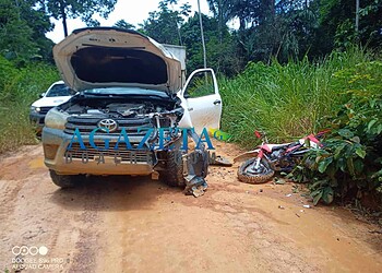 Acidente entre caminhonete e moto deixa uma pessoa ferida em Sena Madureira