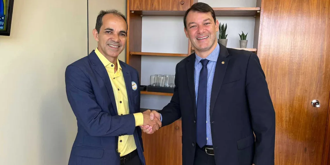 Em Brasília, Roberto Duarte recebe prefeito de Cruzeiro do Sul e reafirma apoio em prol do desenvolvimento