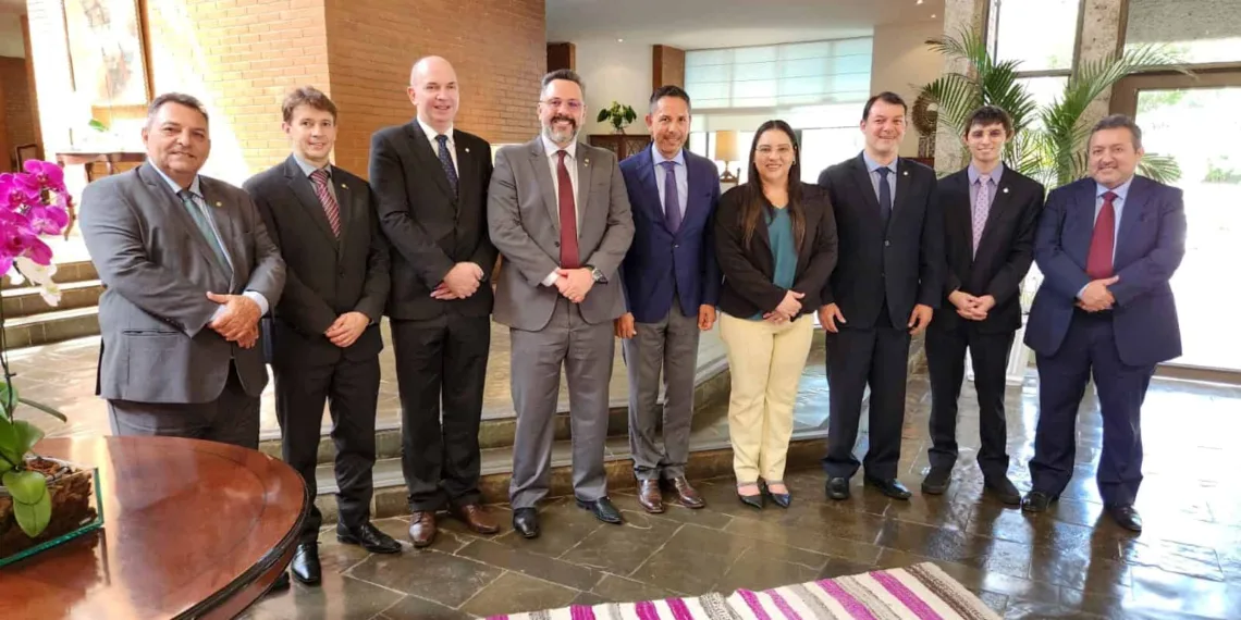 Bancada Federal do Acre é recebida na Embaixada do Peru