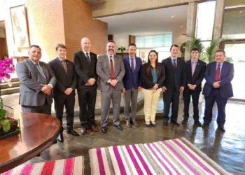 Bancada Federal do Acre é recebida na Embaixada do Peru