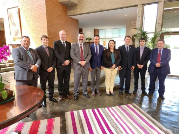 Bancada Federal do Acre é recebida na Embaixada do Peru