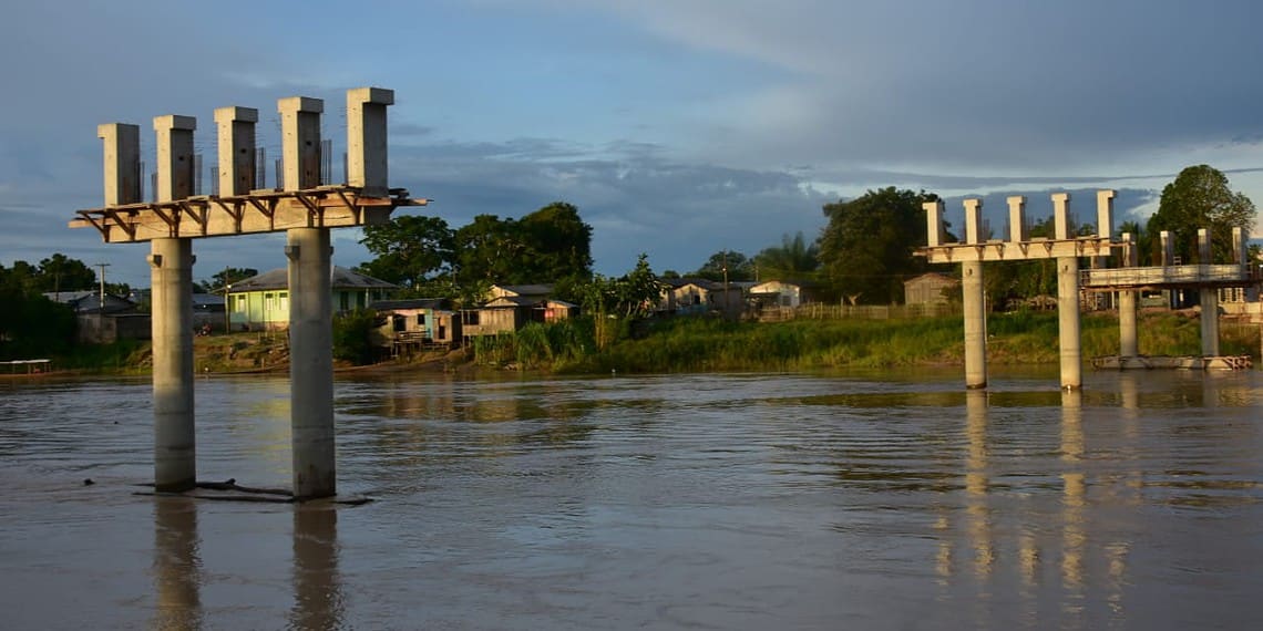 Obra da ponte deve beneficiar população de Sena Madureira. Foto: Eudes Goes/Deracre