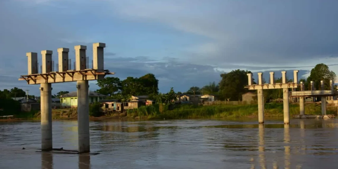Obra da ponte deve beneficiar população de Sena Madureira. Foto: Eudes Goes/Deracre