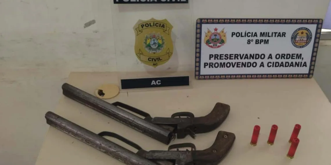 Dupla é presa e polícia apreende duas armas de fogo em Sena Madureira