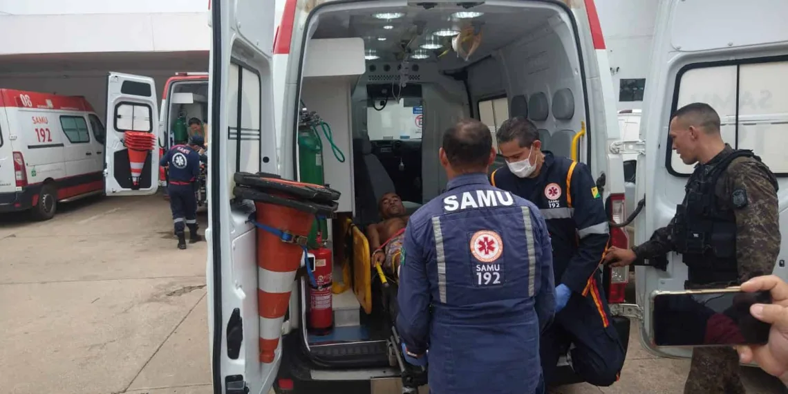 Homem é baleado após reagir a abordagem policial e se negar a soltar arma