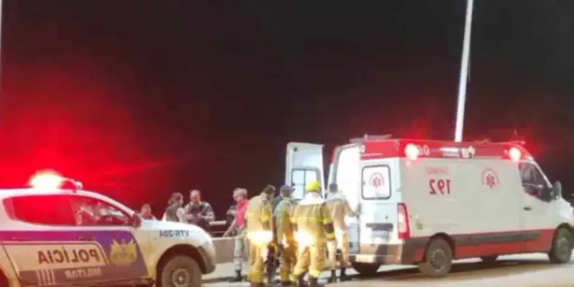 Mulher surta e tenta se jogar de ponte; PM e Bombeiros evitam tragédia