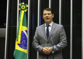 Roberto Duarte apresenta projeto contra o uso de linguagem neutra nas escolas