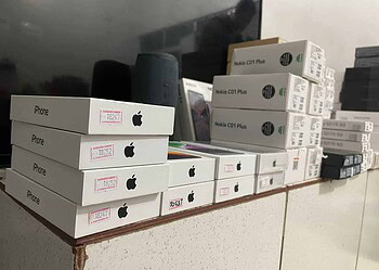 Vigilante de loja é amarrado e bandidos roubam mais de 170 celulares e R$ 10 mil em dinheiro no Centro