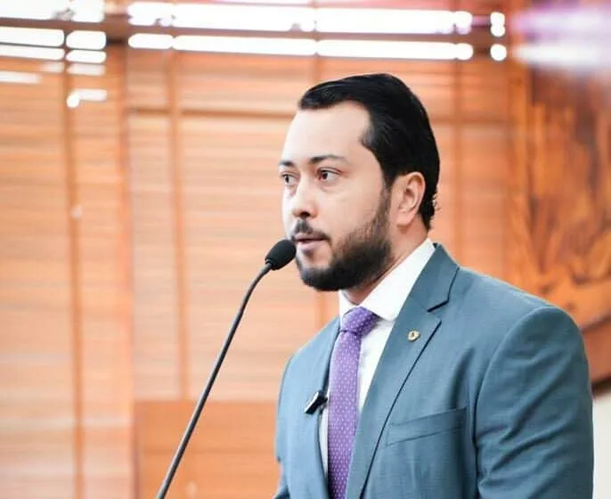 'Criaram mais cargos comissionados e agora o cidadão paga a conta?', questiona deputado sobre aumento do ICMS no Acre