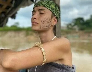 Atriz global Maria Casadevall participa de retiro espiritual em aldeia indígena no interior do Acre