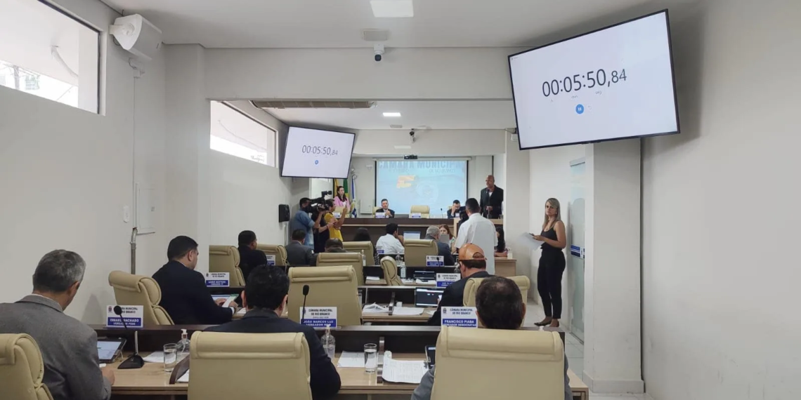 Vereadores de Rio Branco discutem reajuste salarial dos parlamentares e da gestão municipal
